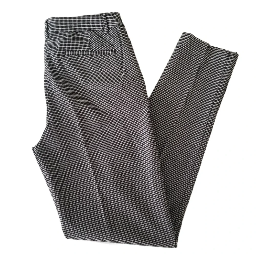 Adrienne Vittadini plaid dress pants with side and back pockets - Size 4